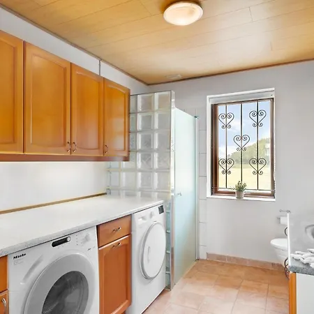 5 Bedroom Beautiful In Dom wakacyjny Brovst