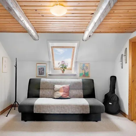 5 Bedroom Beautiful In *