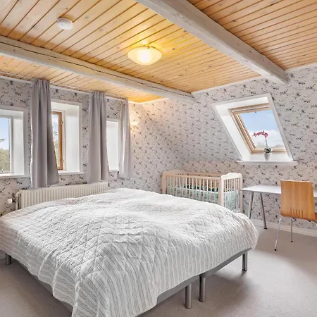 5 Bedroom Beautiful In