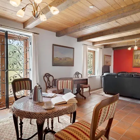 5 Bedroom Beautiful In