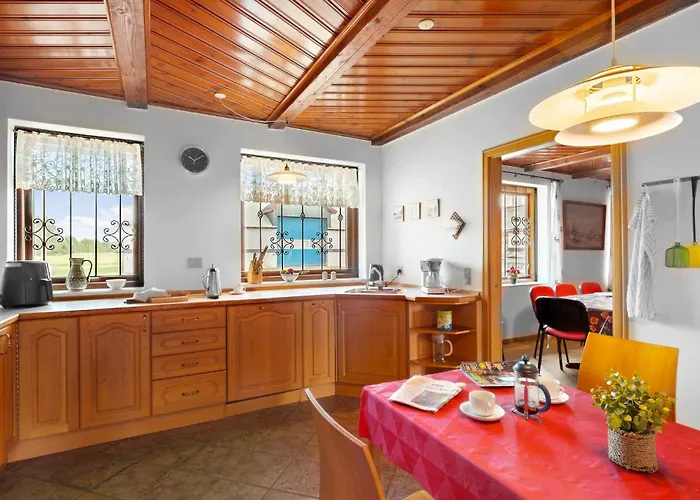 5 Bedroom Beautiful In