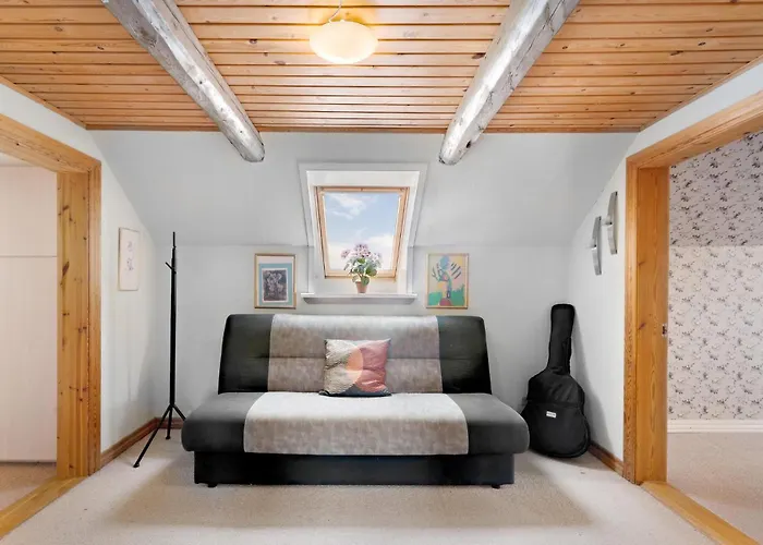 5 Bedroom Beautiful In *