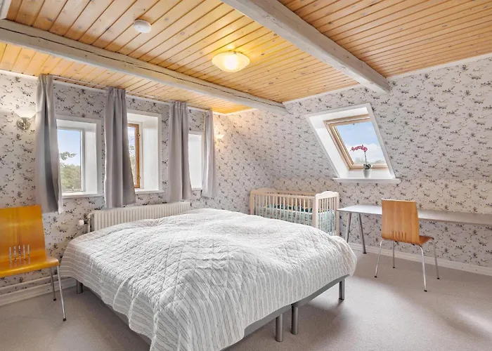 5 Bedroom Beautiful In