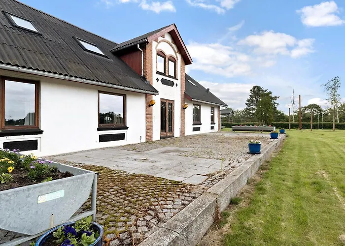 5 Bedroom Beautiful In